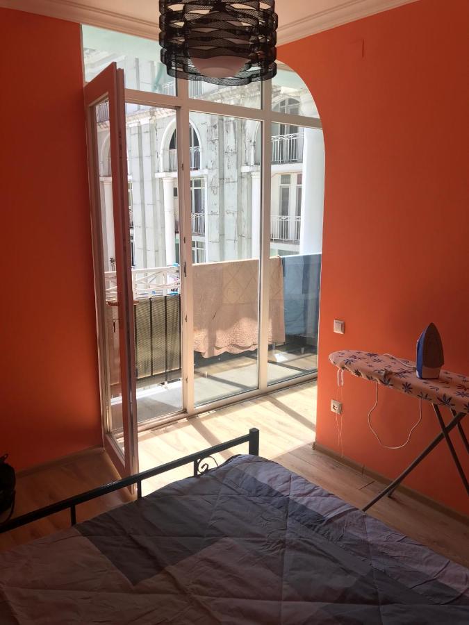 Apartment White Magnolia バトゥーミ エクステリア 写真