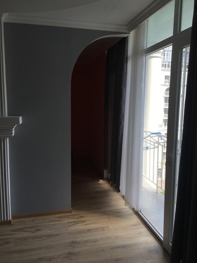 Apartment White Magnolia バトゥーミ エクステリア 写真